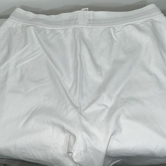 Hugo Boss”Heritage”Sweat Pants size XL. Waist is 34”-38”and inseam 29”. Like New - Picture 14 of 14